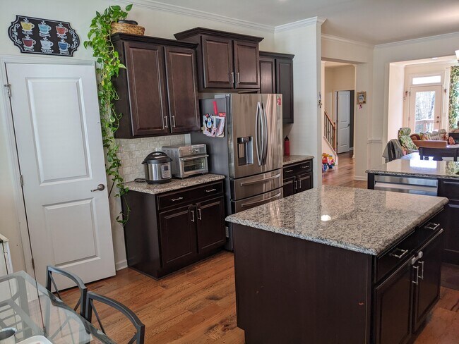 Building Photo - 623 Edgewater Ridge Ct