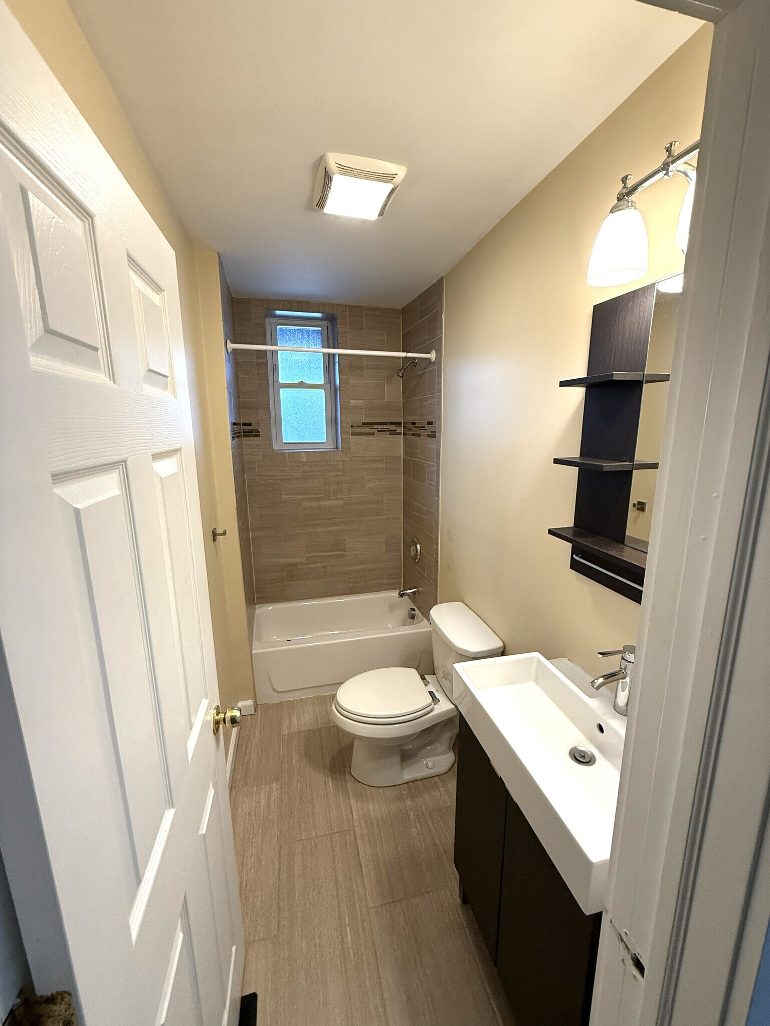 Building Photo - 1333 E Main St