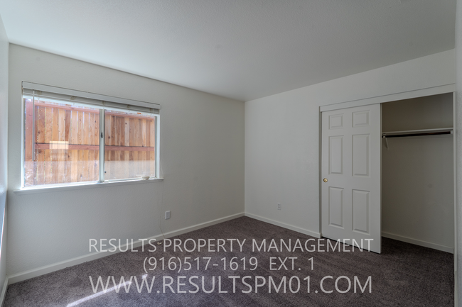 Building Photo - Beautiful Antelope Home - Available Now!
