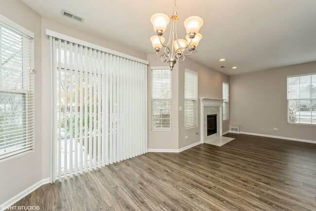 Building Photo - 2610 Williamsburg Dr