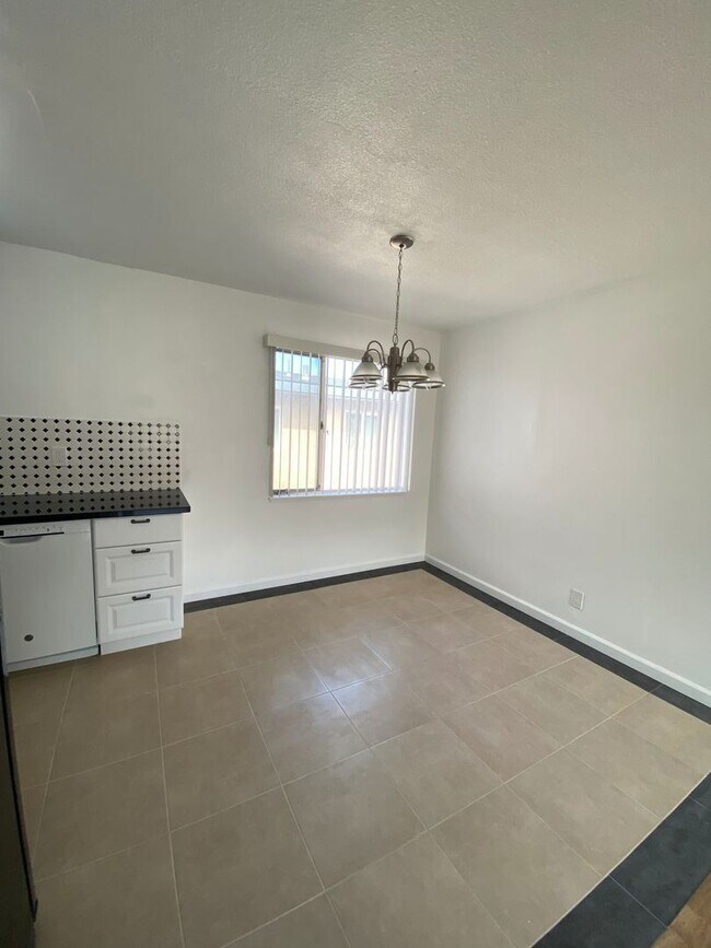 Building Photo - 2017 Murchison Dr