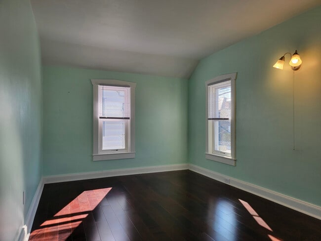 Building Photo - 271 W Main St