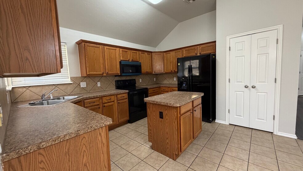 Building Photo - 2401 Chadsford Ln