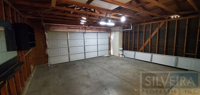 Building Photo - 2 Bedroom Condo available