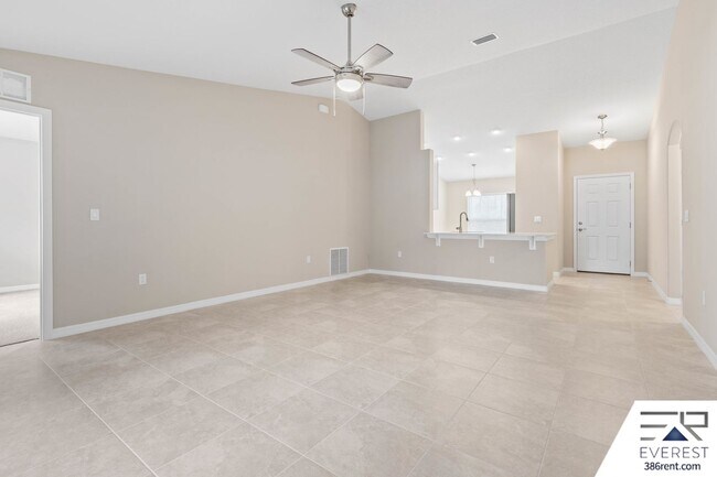 Building Photo - FULLY FENCED, LIKE NEW 4/3/2 ON A QUIET CUL-DE-SAC