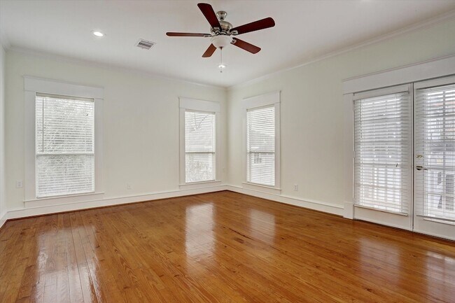 Building Photo - 1847 Cortlandt St