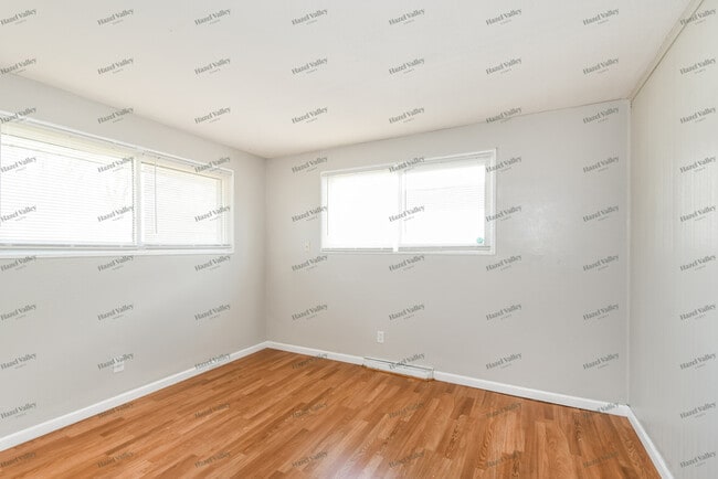 Building Photo - 9922 Duke Dr