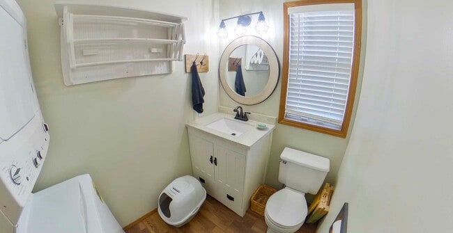 Building Photo - 3D Tour Available - Fenced in + Recently Updated + Washer & Dryer + Pet Friendly! Available May 1st!