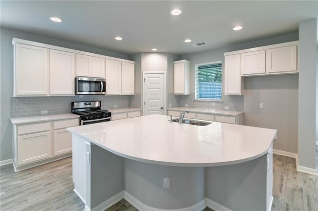 Building Photo - 124 Driftwood Hills Way