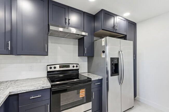 Building Photo - 1611 Clemson Dr