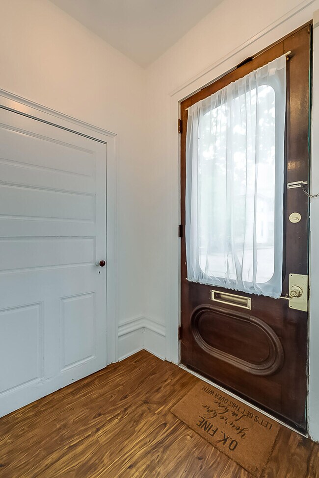 Building Photo - 377 S Upper St