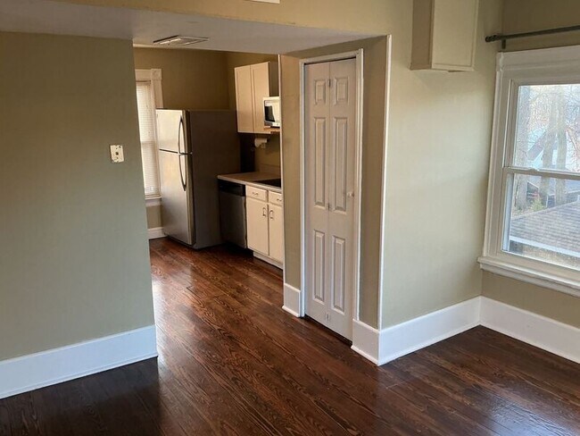 Building Photo - 2889 Markbreit Ave