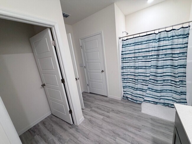 Building Photo - 3013 Moulin Rd