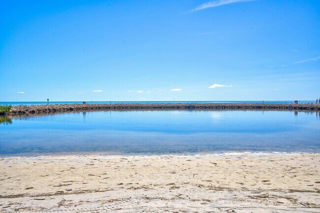 Building Photo - 136 Sable Palm Ln