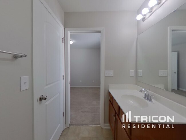 Building Photo - 8222 Midas Ln