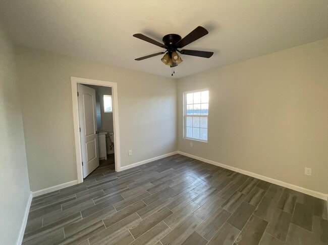 Building Photo - 5527 Conroe St