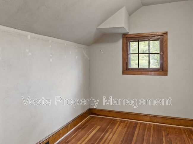 Building Photo - 409 Newfound St