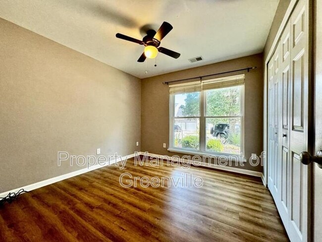 Building Photo - 603 Fairview Lake Way