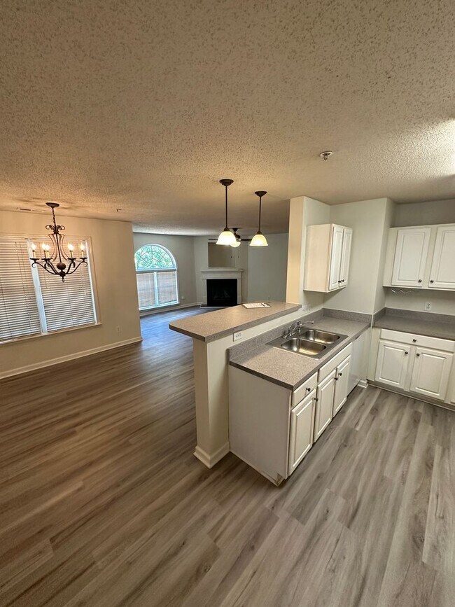 Building Photo - 3475 Forestdale Dr
