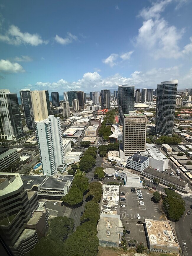 Building Photo - 1388 Kapiolani Blvd