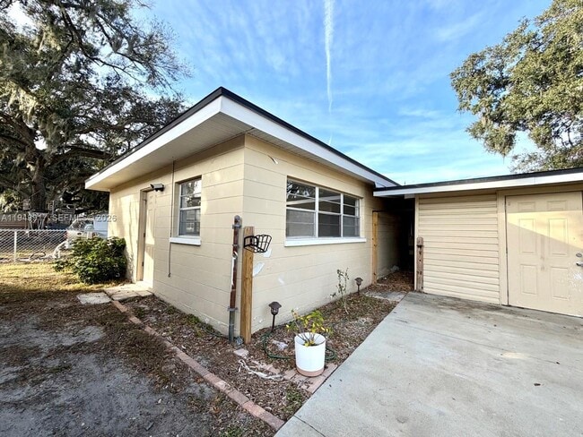 Building Photo - 565 Forrest Dr