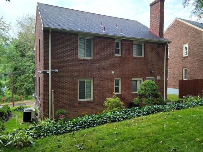 Building Photo - 97 N Starr Ave