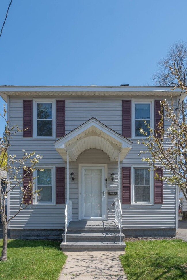 Primary Photo - Charming 3 bedroom