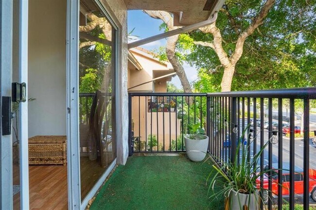 Building Photo - 8851 Wiles Rd