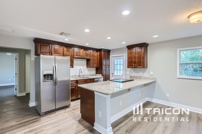 Building Photo - 667 Encino Way