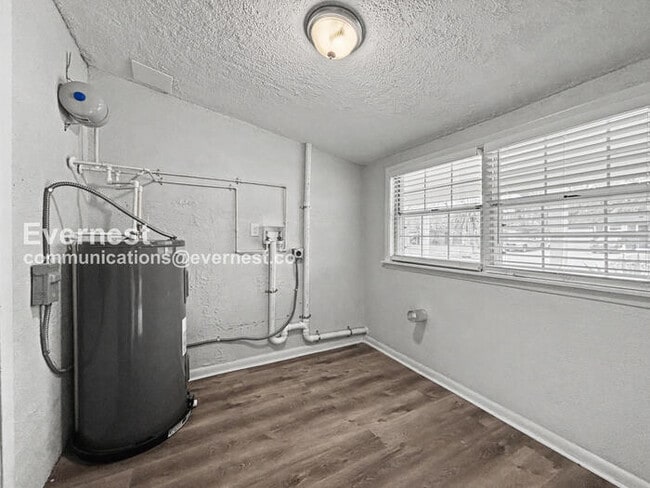 Building Photo - 6757 Snow White Dr