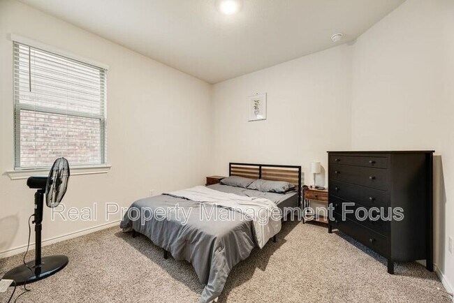 Building Photo - 7205 Bledington Ln