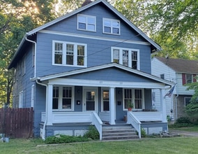 Building Photo - Beautiful 3 bedroom, 1 bath located in Bexley (Duplex)