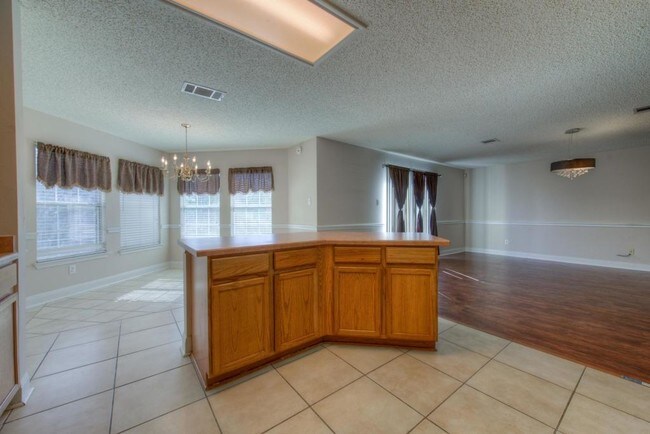Building Photo - 15353 Oconto Dr