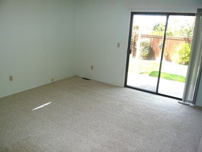 Building Photo - Single Level Home in Gated Community