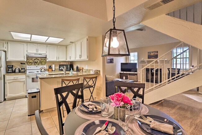 Building Photo - 170 E Guadalupe Rd