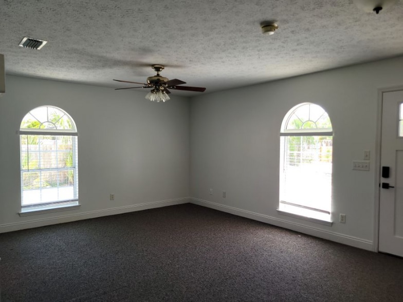 Building Photo - 16817 Lisbon Ave