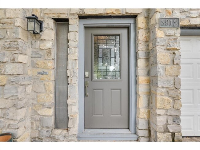 Building Photo - 3912 Lemos Dr