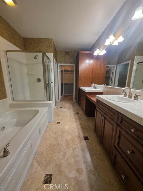 Building Photo - 71 Wonderland