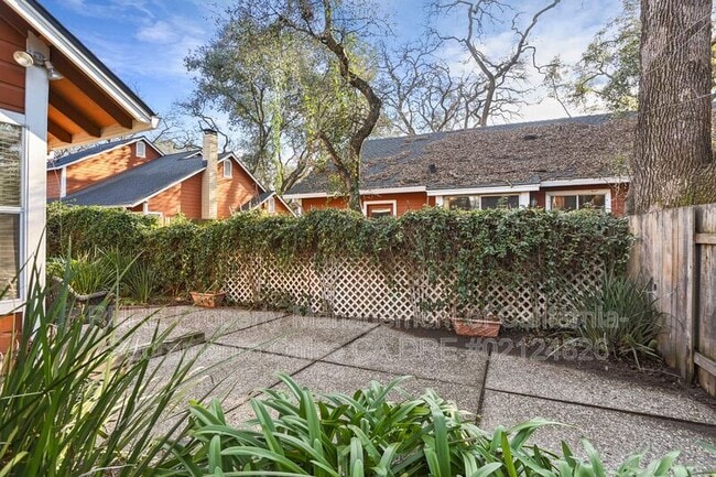 Building Photo - 4 Coyle Creek Cir