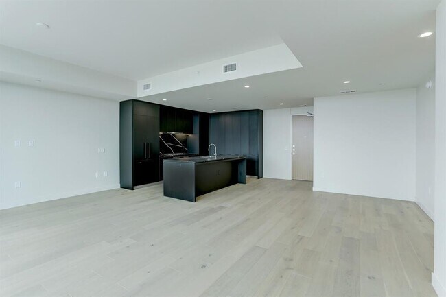 Building Photo - 44 East Ave