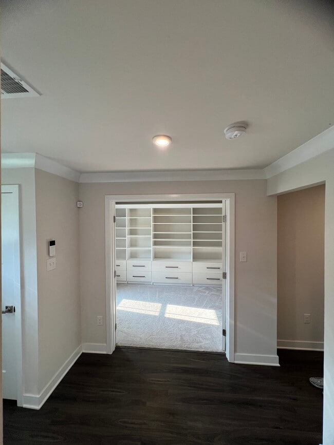 Building Photo - 272 Sugar Maple Square