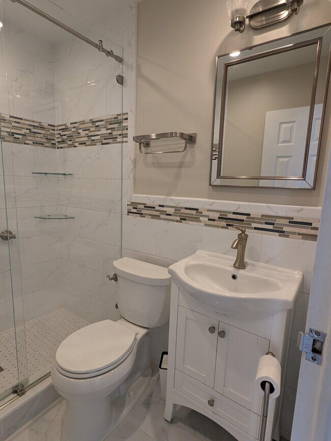 Building Photo - 6641 Wakefield Dr