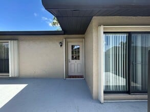 Building Photo - 725 Sunny Pine Way