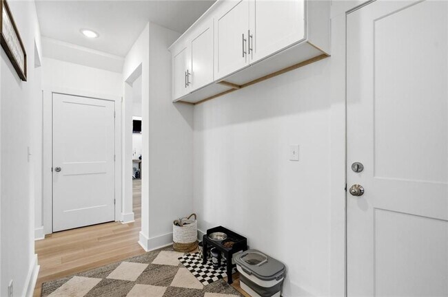Building Photo - 2049 Chestnut Oak Trl