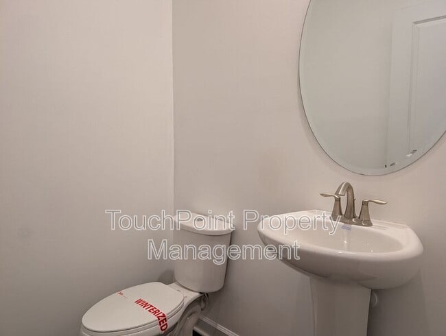 Building Photo - 5906 Fenway Dr