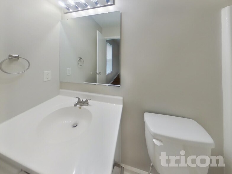 Building Photo - 284 Woodfield Dr