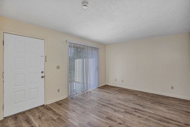 Building Photo - 3800 SE 17th Ct