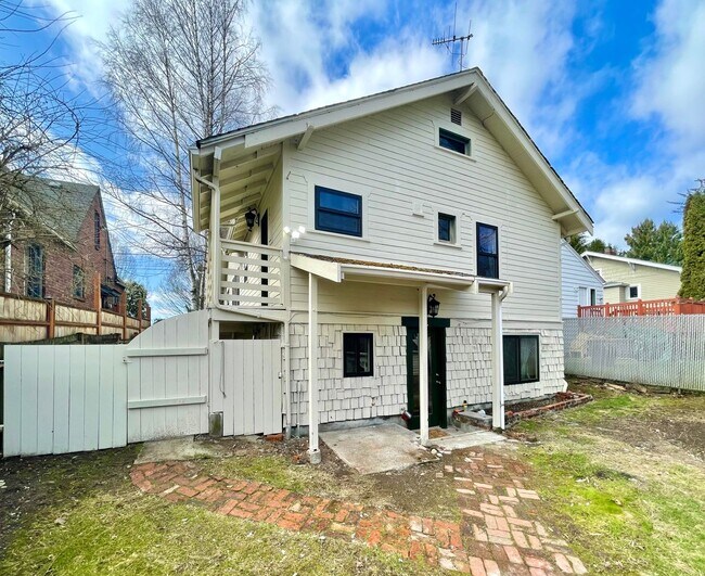 Building Photo - Great Home for rent