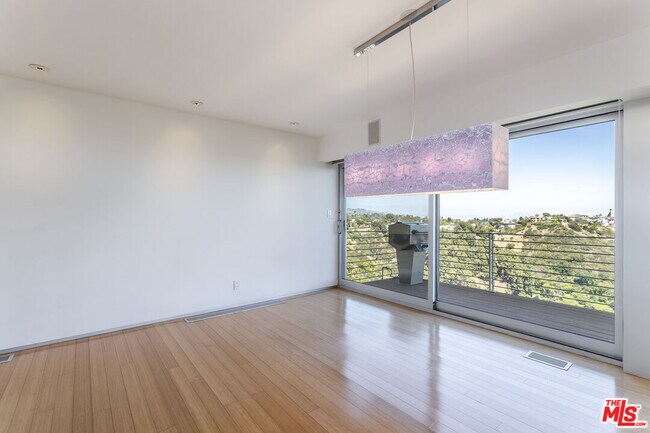 Building Photo - 1260 Linda Flora Dr