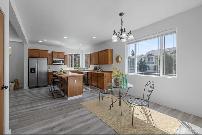 Building Photo - 4 Bed + Bonus Room, 2.5 Bath Home in Coyot...